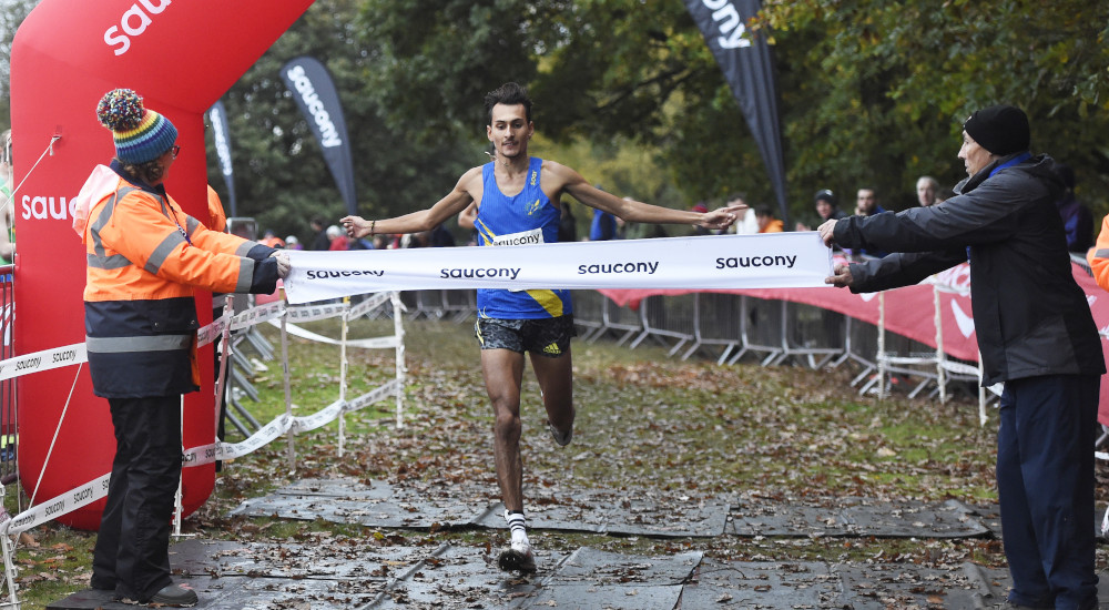 Mansfield 5 November 2022. Emile Cairess brings Leeds City AC home first in the senior men's race. Photograph by Mark Shearman