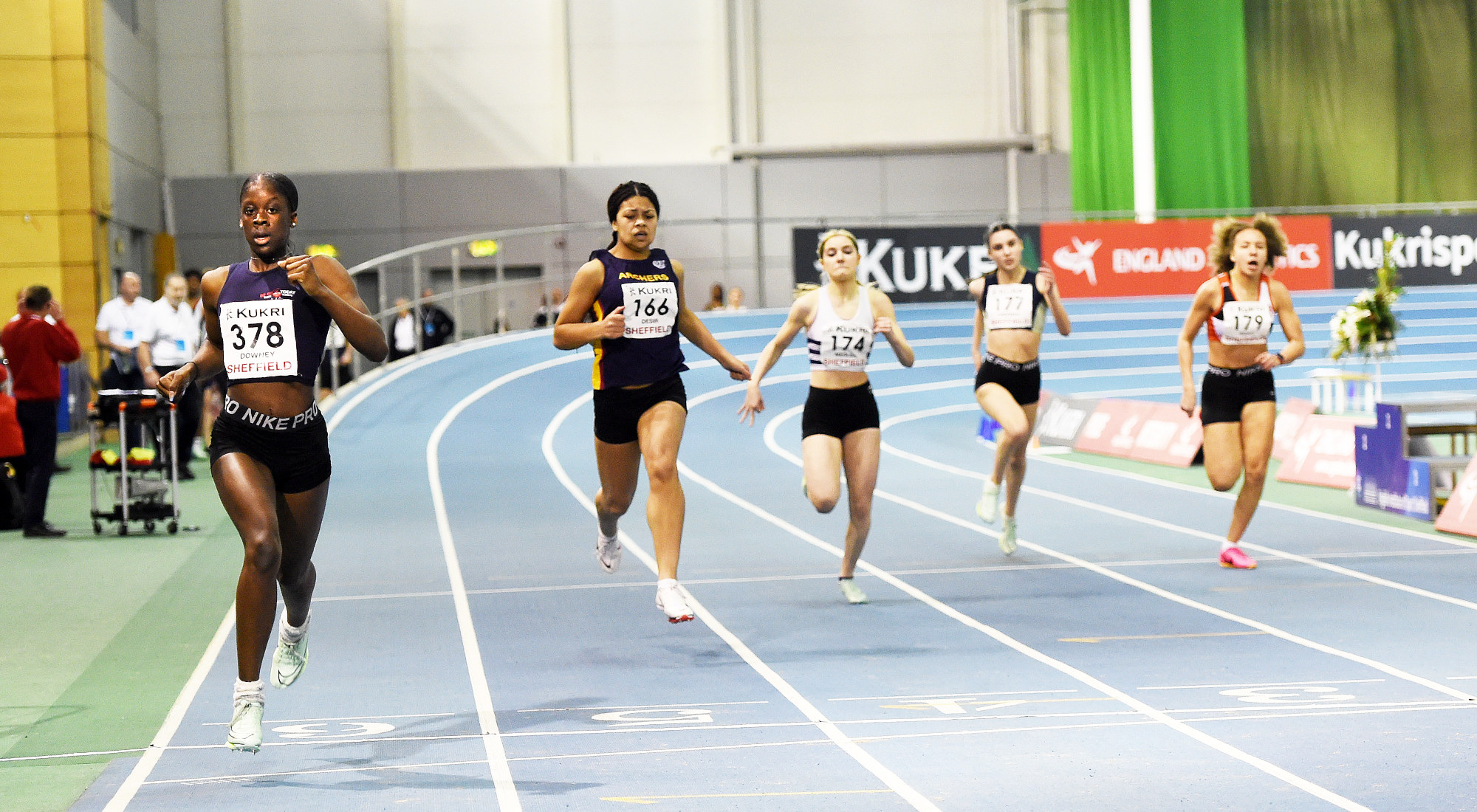 U17 women's 200m race in Sheffield