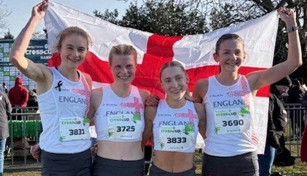 Senior women's team at Hannut Cross Country 2026