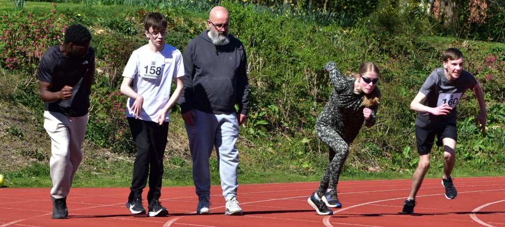 Street 2 Stadium athletes doing sprint start